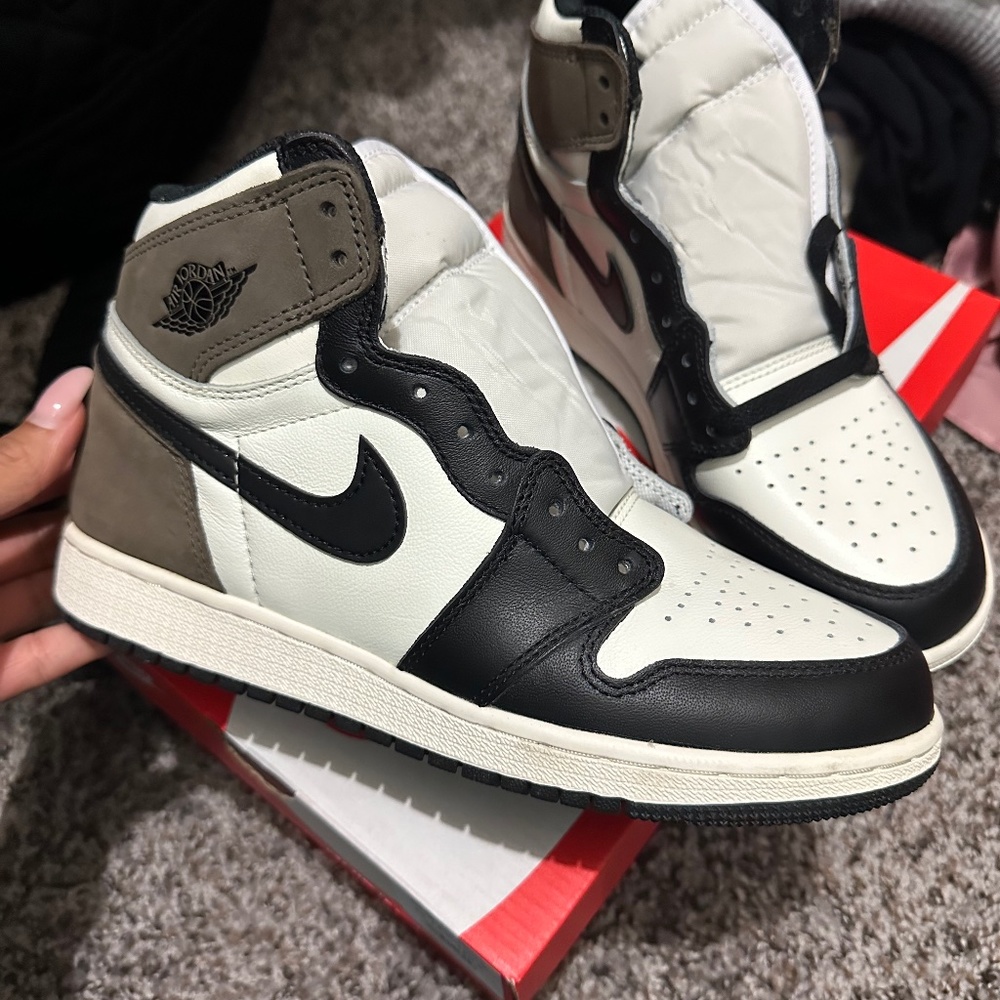 Jordan 1 Retro High Dark Mocha